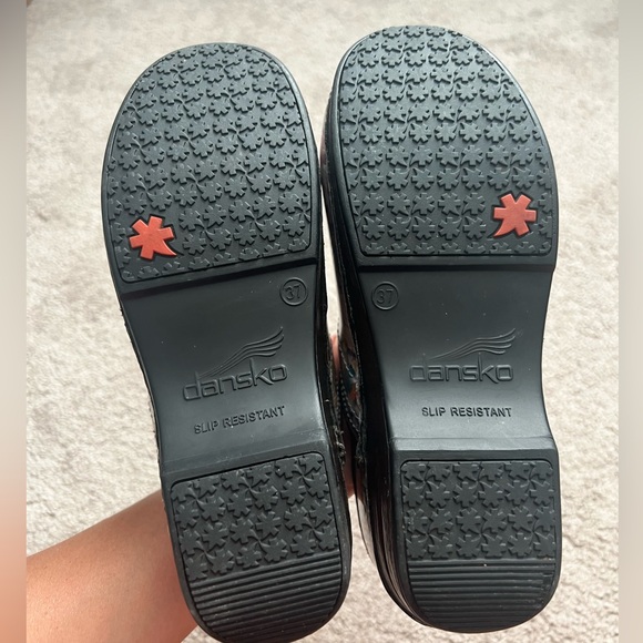 New Dansko Meadow XP 2.0 Patent Leather Slip On Platform Clog - Picture 3 of 5